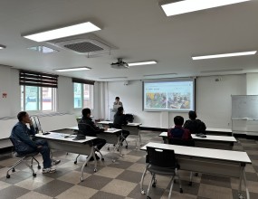 4월 20일(월)부터 22일(수)까지 3일간,&nbsp;게이트웨이 참여자들의 안정적인 사업 참여를 지원하기 위해 기초 교육을 진행했습니다.이번 교육에서는 센터 이용 안내와 자활사업의 전반적인 흐름을 이해하고, 참여 과정에서 필요한 기본 사항을 함께 안내했습니다.참여자분들이 새로운 환경에 잘 적응하고, 차분히 첫걸음을 내딛을 수 있도록 지속적으로 지원해 나가겠습니다.